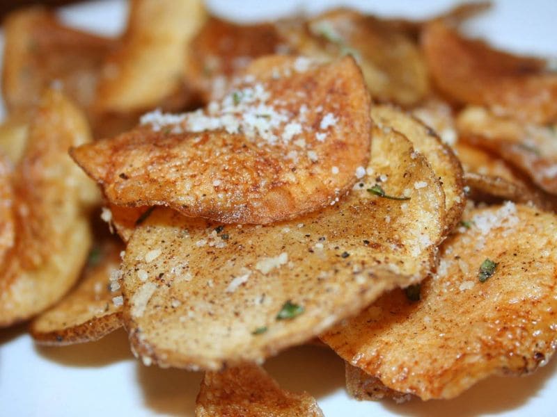Рецепт домашних чипсов из картошки в духовке со специями