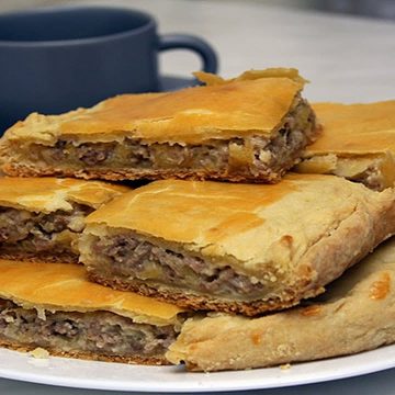 Закрытый пирог с фаршем и сыром в духовке рецепт с фото пошагово
