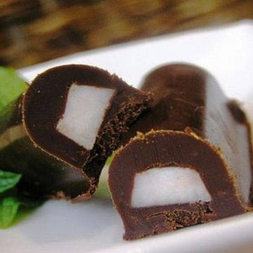 Необычный десерт - сало в шоколаде
