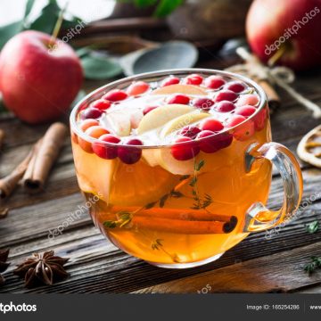 Домашний яблочный чай с клюквой и пряностями