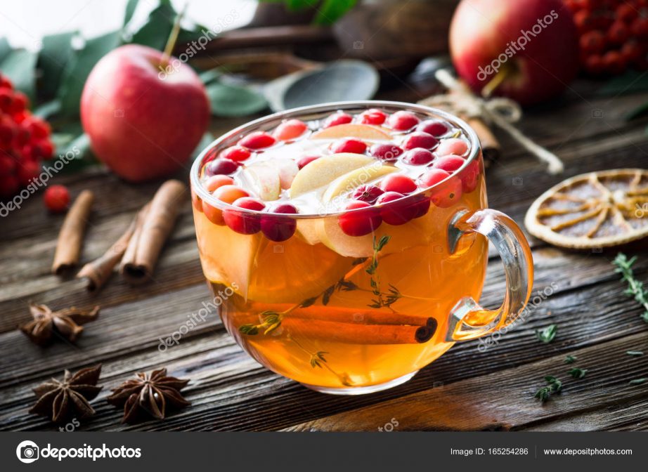 Домашний яблочный чай с клюквой и пряностями