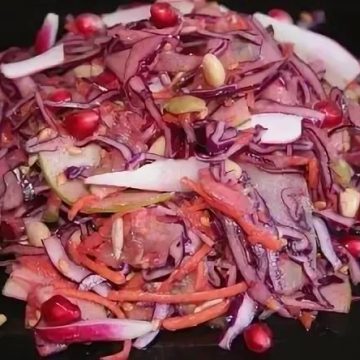 Витаминный салат из краснокочанной капусты