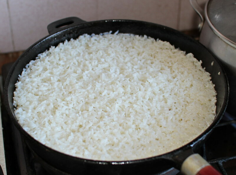 Варим рис на сковороде