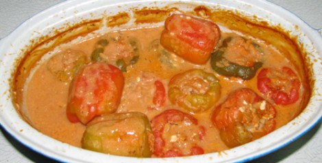 Перец в томатно-сметаном соусе в духовке
