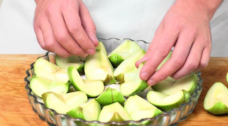 Раскладываем яблоки
