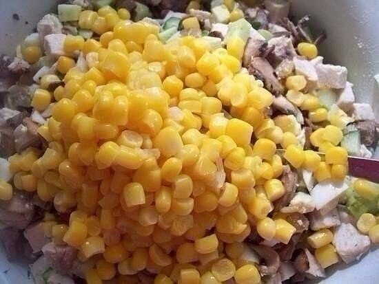 Кукуруза в салате