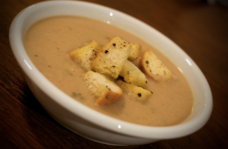 Чесночный крем-суп с крутонами