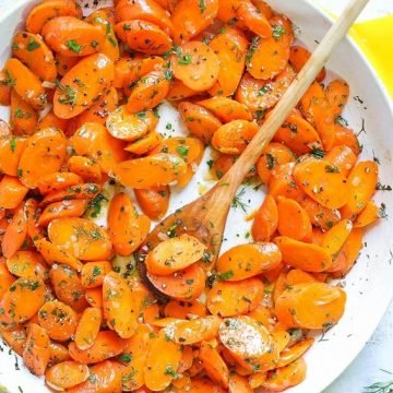 Салат из тушеной моркови с маслом и специями