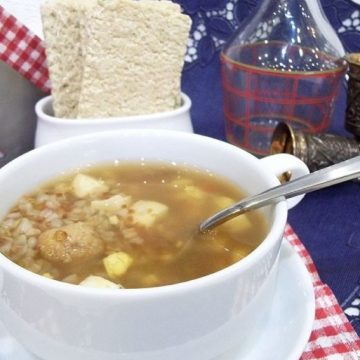 Диетический гречневый суп с фрикадельками