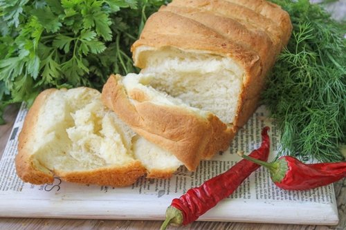 Итальянский хлеб с сливочным маслом для бутербродов и тостов