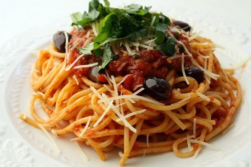 Спагетти с соусом Путтанеска
