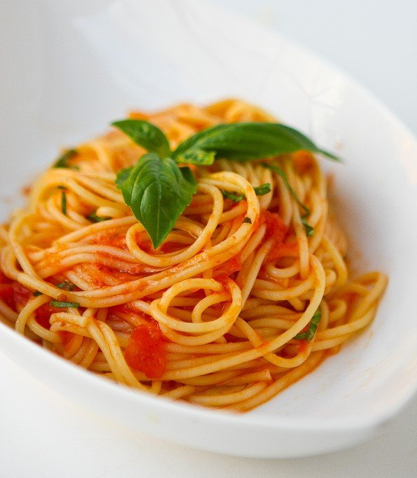 Спагетти с томатным соусом