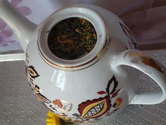 Инструкции приготовления травяного чая с мелиссой и зверобоем