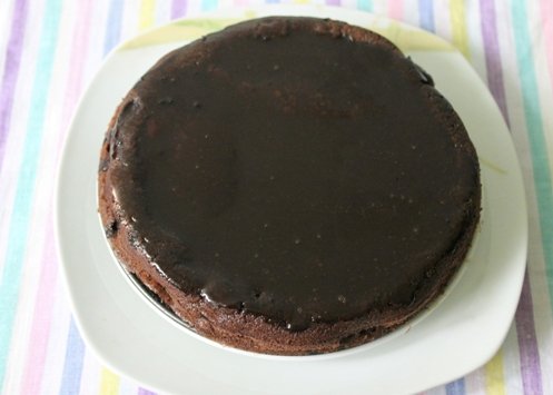 Шоколадный кекс с глазурью и фундуком - приготовление