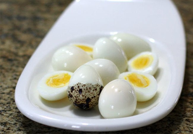 Варёные перепелиные яйца