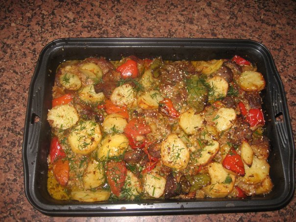 Картошка в духовке с овощами