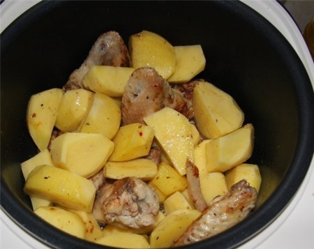 Жареная курица с картошкой в мультиварке
