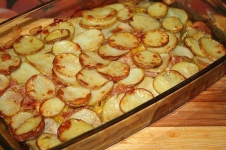 Кабачки с картошкой и овощами в духовке