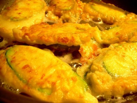 Кабачки с сыром жареные в кляре на сковороде