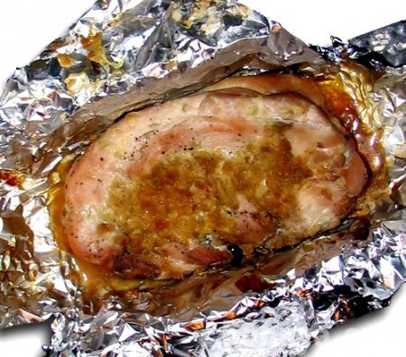 Вкусное мясо, запеченное в фольге в духовке