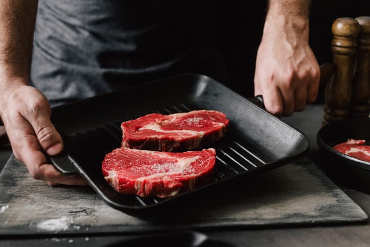 4 ошибки, которых следует избегать при приготовлении стейка