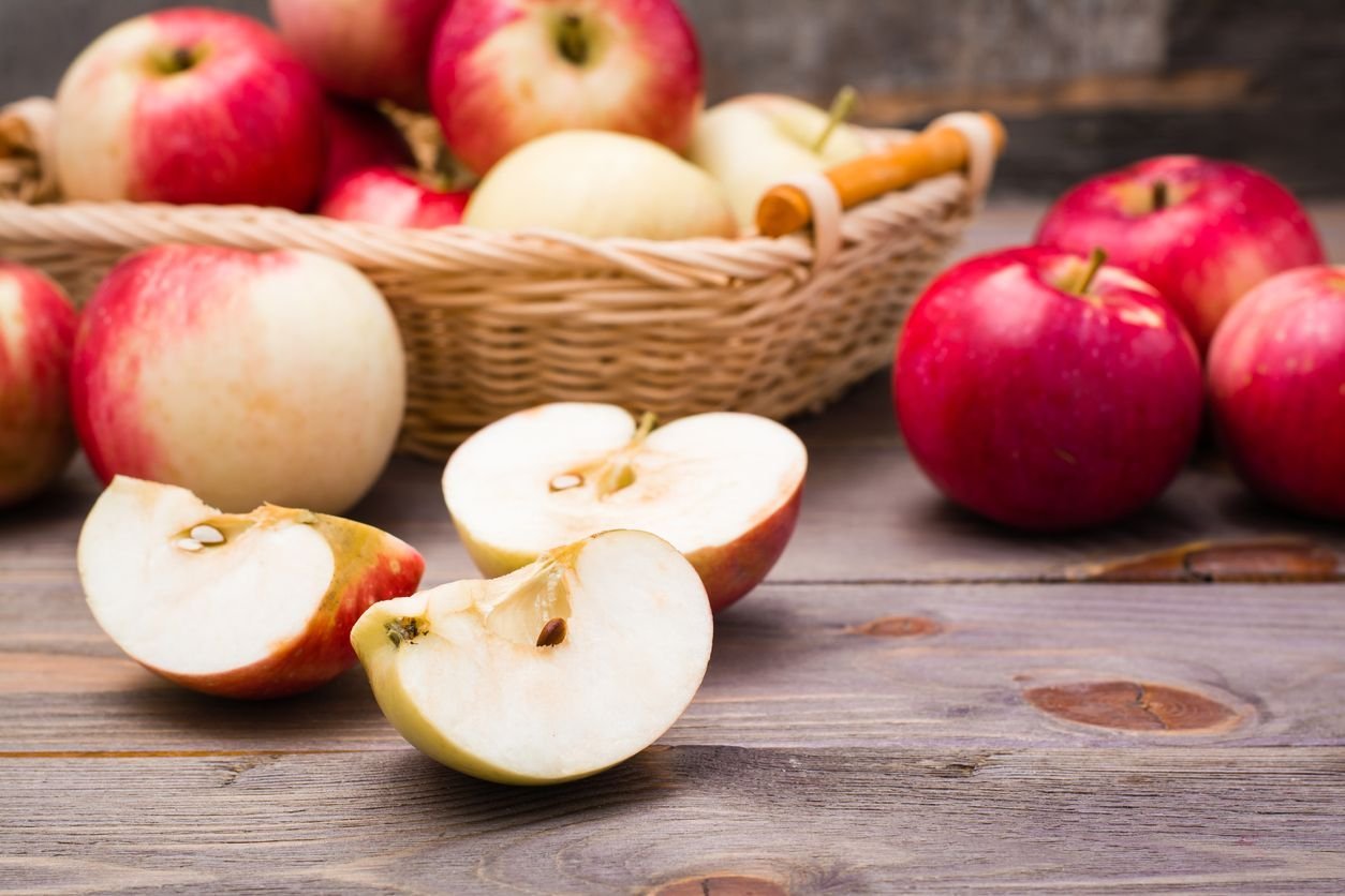 Как хранить нарезанные яблоки?