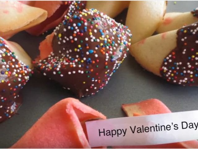 Печенье с любовным посланием на День святого Валентина