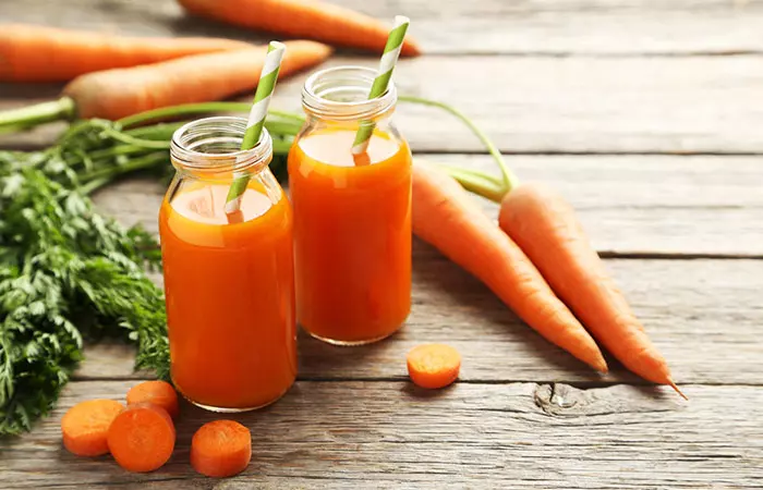 Бутылки морковного сока