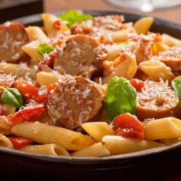 Рецепт дешевого романтического ужина - макароны с колбасой
