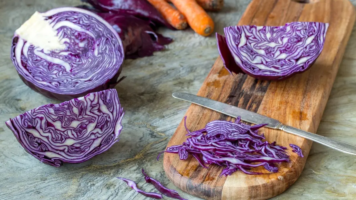 Как приготовить салат из красной капусты с майонезом
