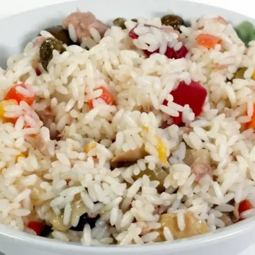 Салат с рисом и тунцом