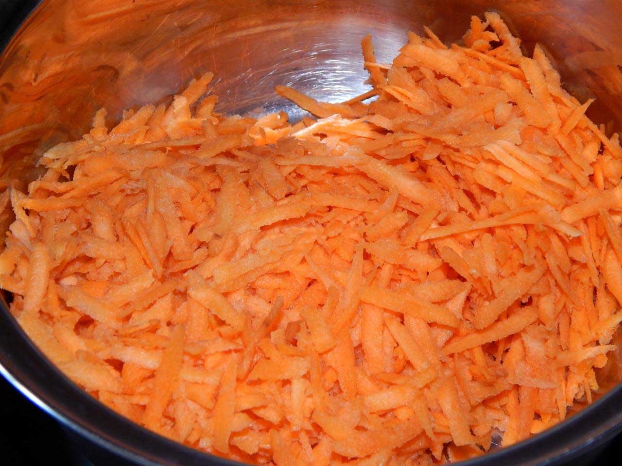 Морковь натрите на терке