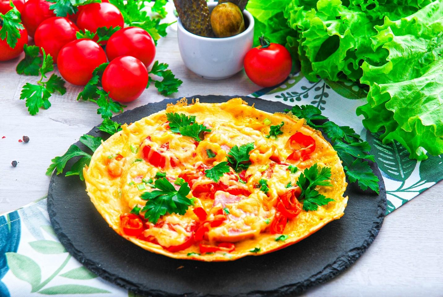пицца из лаваша на сковороде с яйцом колбасой и сыром и помидорами рецепт пошаговый фото 82