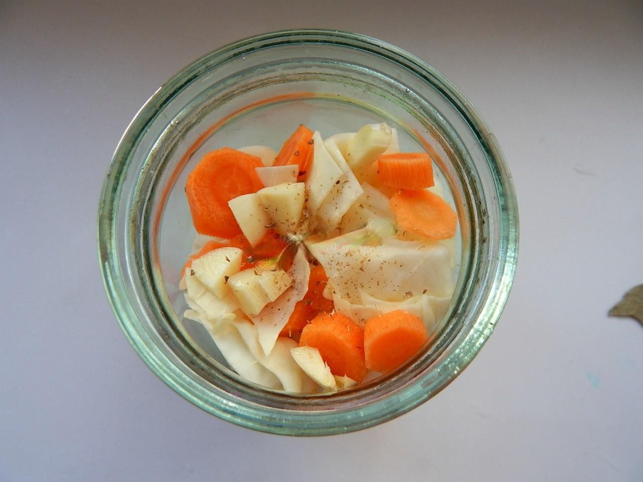 Маринованная капуста пластинками с морковью на зиму
