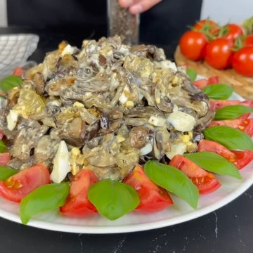 Салат из баклажанов и грибов