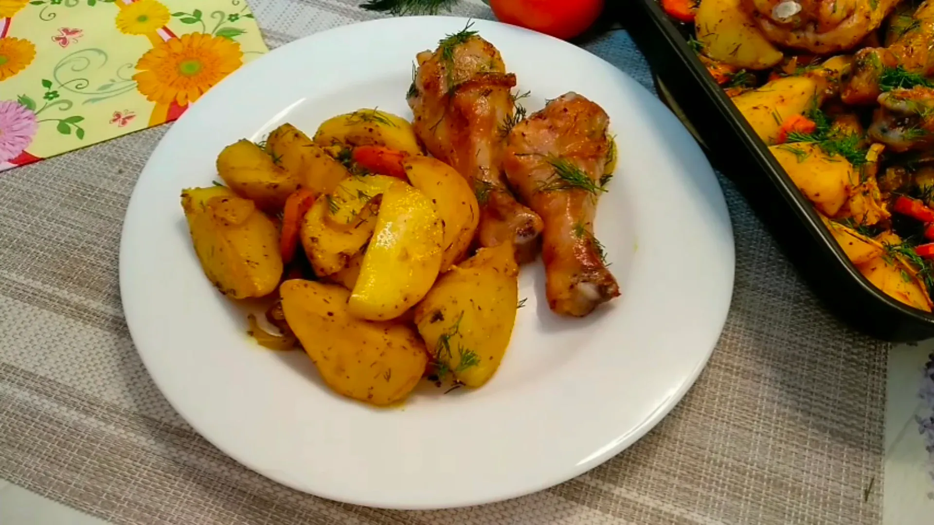 Готовые куриные голени, запеченные с картофелем