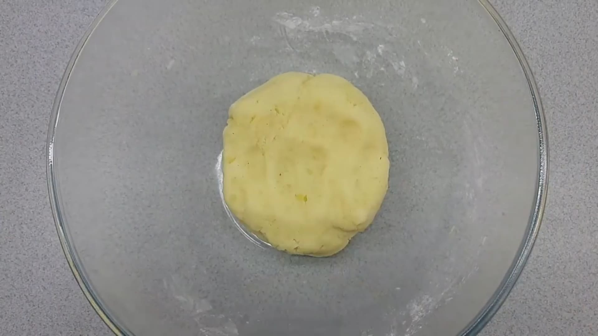Замешиваем однородное картофельное тесто