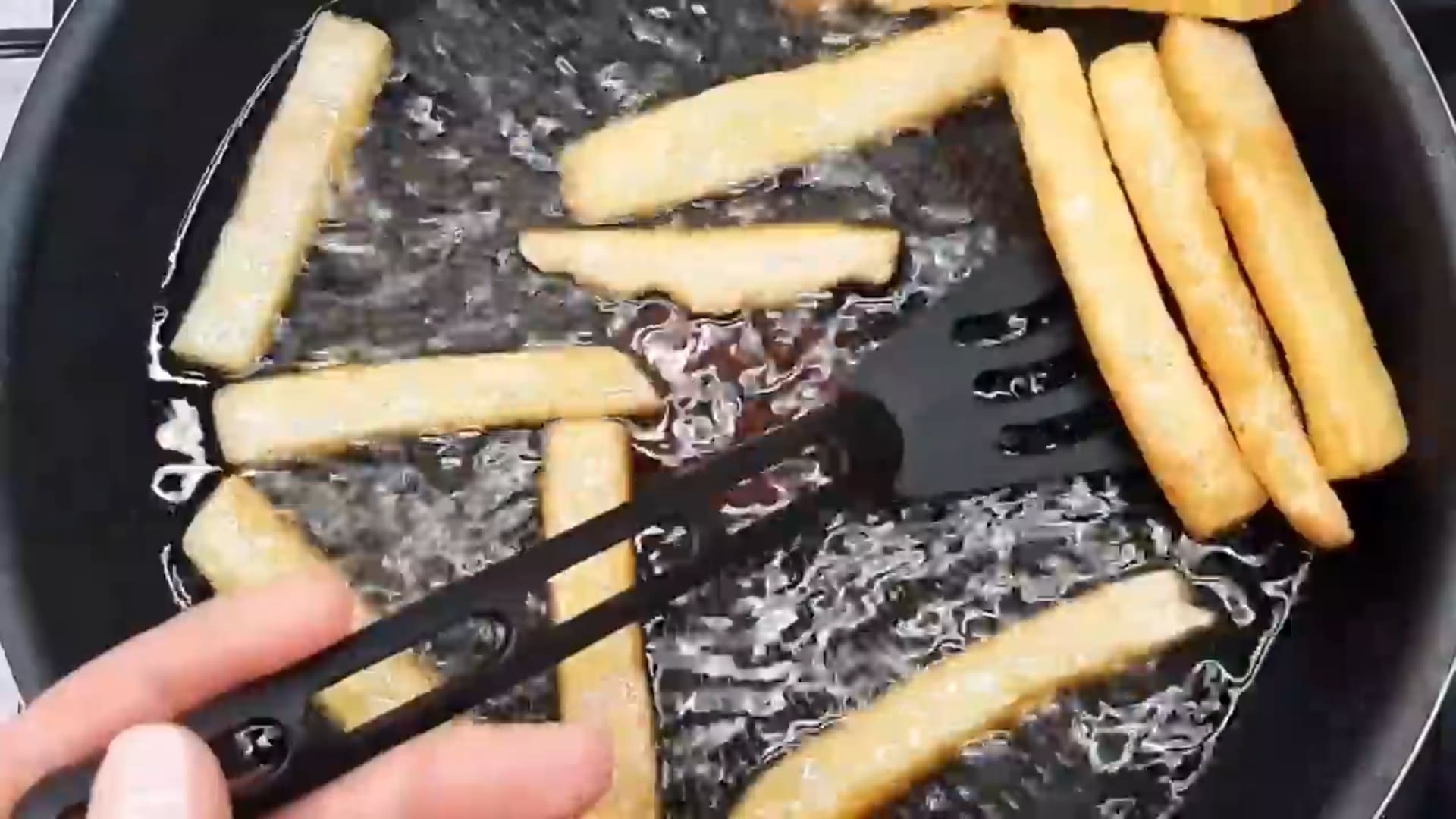 Картофельные палочки обжариваются равномерно и не подгорают