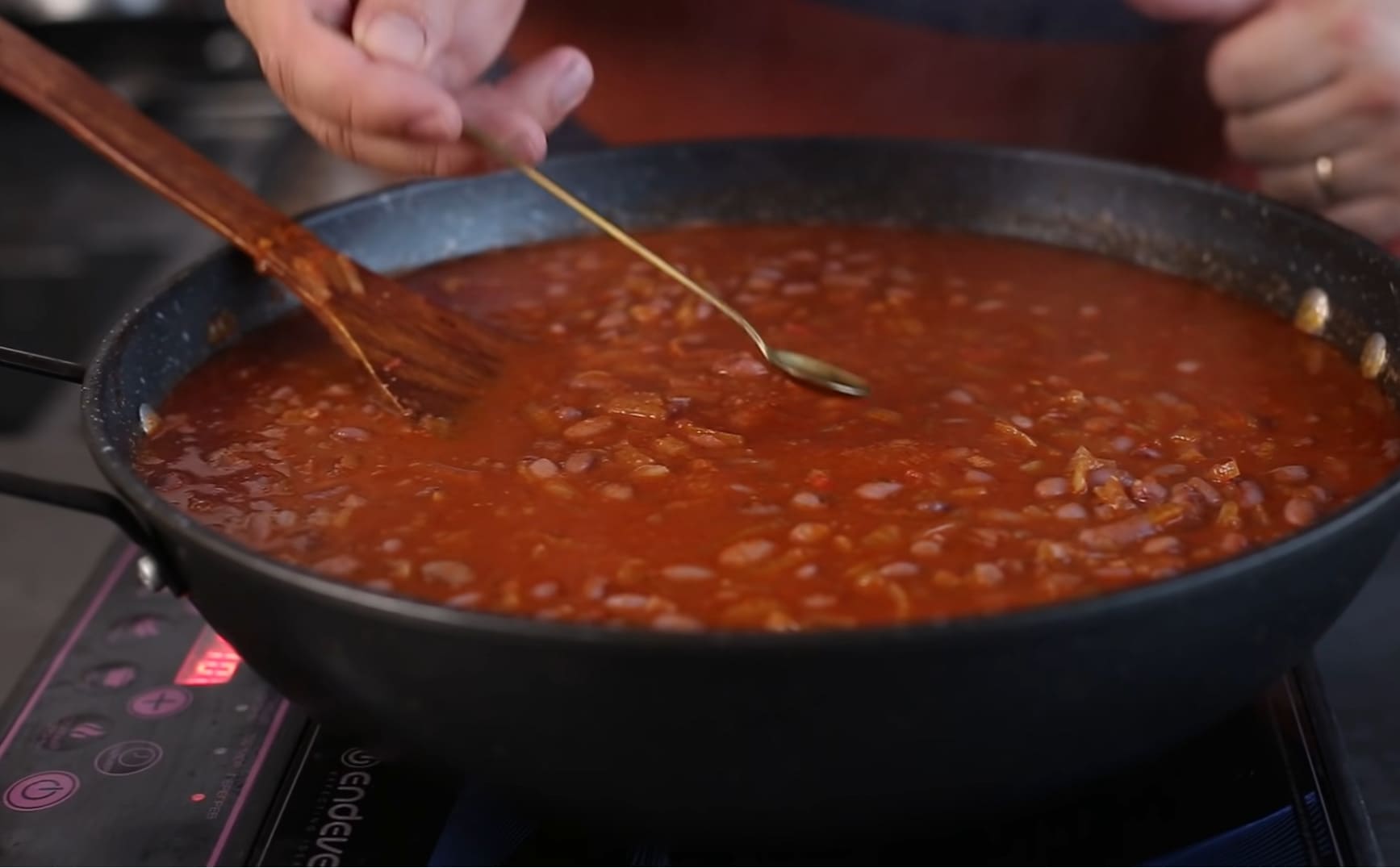 Рецепт пикантной фасоли в томатном соусе