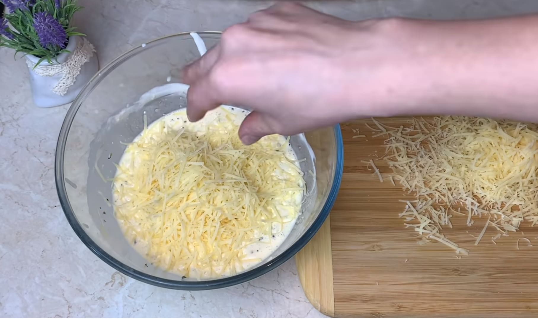 Вкуснее шашлыка: запеченная курица под сырной шапкой