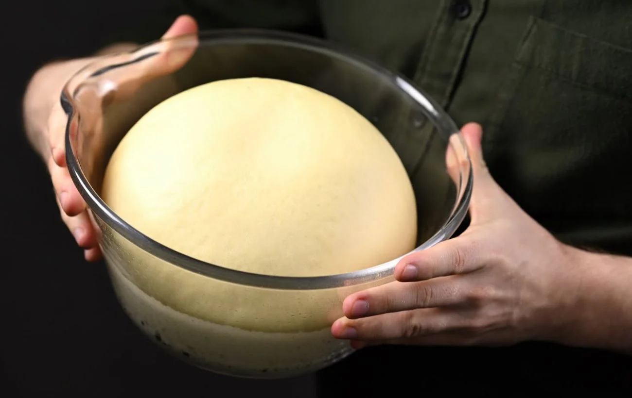 Как просто и быстро сделать тесто для пирожков, которое подойдет для сладкой и соленой выпечки