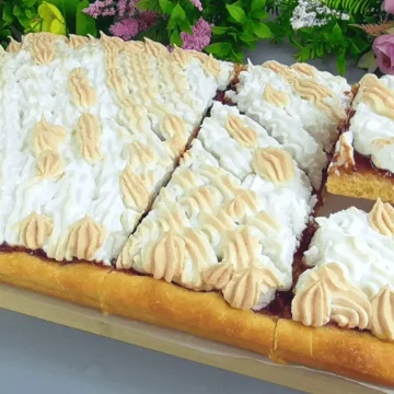 Праздничный пирог со сливками