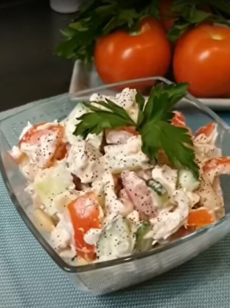 ПП салат с фасолью консервированной, куриной грудкой и помидорами