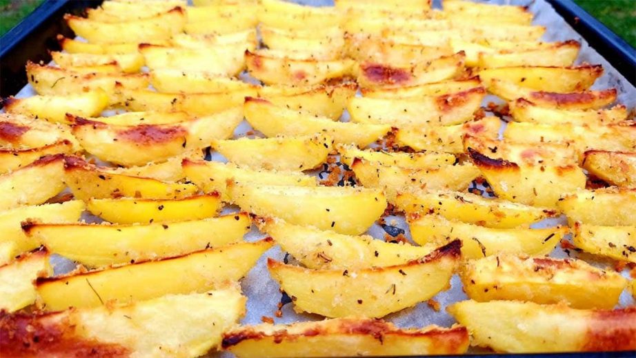 Картофель в сухарях, запеченный в духовке