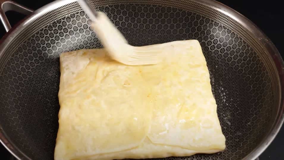 Завтрак готовлю за 15 минут без духовки: жареные сырные конвертики