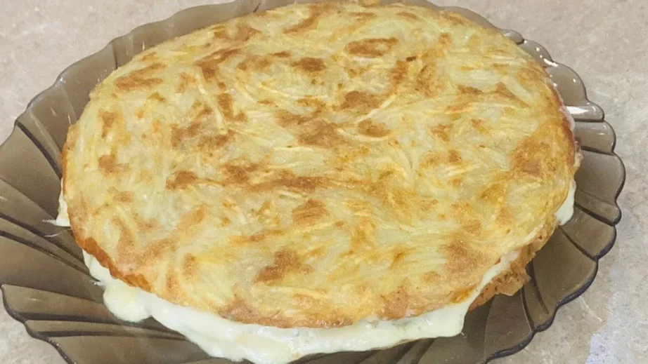 Пирог из картошки с сыром и ветчиной без муки и духовки