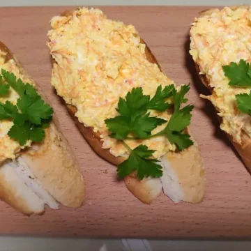 Бутерброды с крабовыми палочками и яйцом