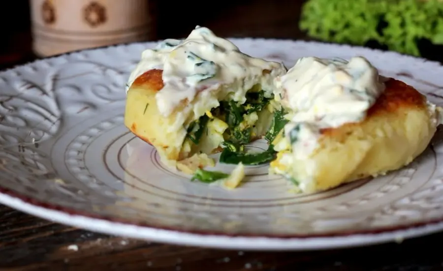 Рецепт картофельных пирожков с яйцом и луком