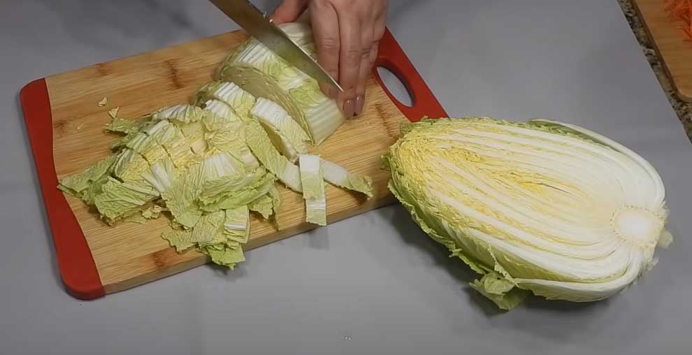 Салат из маринованной пекинской капусты