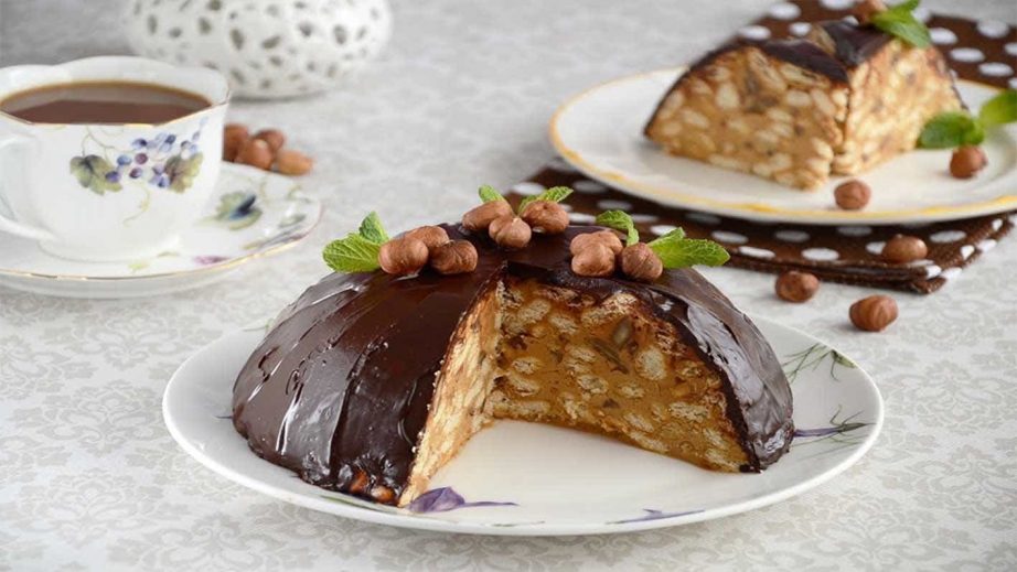 Шоколадный торт со сгущенкой и арахисом без выпечки